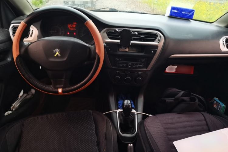 Used Peugeot 301 2016 1.6L Manual Comfort Edition Center Console