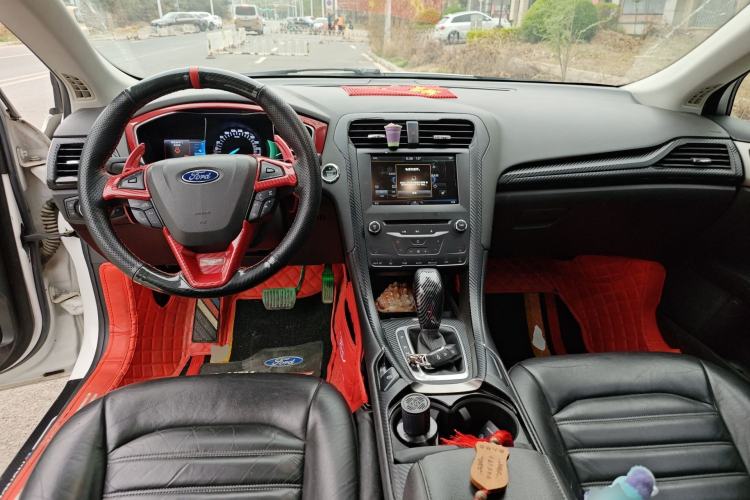 Used Ford Mondeo 2013 2.0L GTDi 200 Luxury Model Center Console