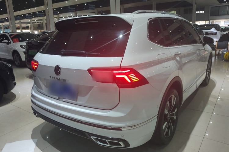 Used Volkswagen Tiguan L 2024 330TSI Automatic Two-Wheel Drive R-Line Enhanced Edition Rear Right 45 Deg