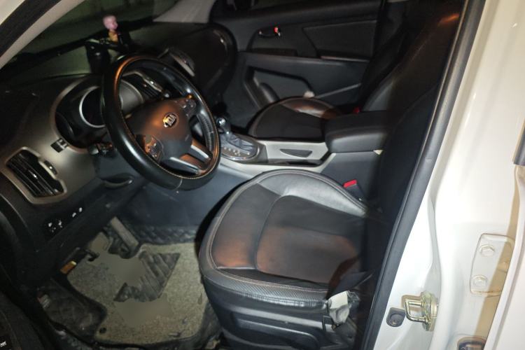 Used Kia Sportage R 2015 2.0L Automatic Two-Wheel Drive DLX Model Left Front Seat