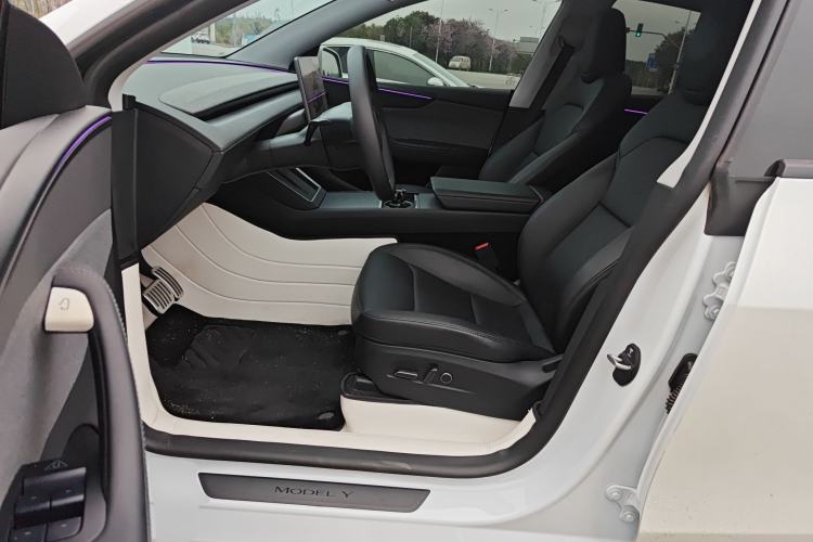 Used Tesla Model Y 2025 Rear-Wheel-Drive Version
