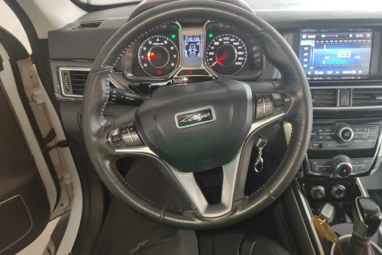 Used Zotye Domy X5 2015 1.5T CVT Landlord Model China IV Standard Steering Wheel