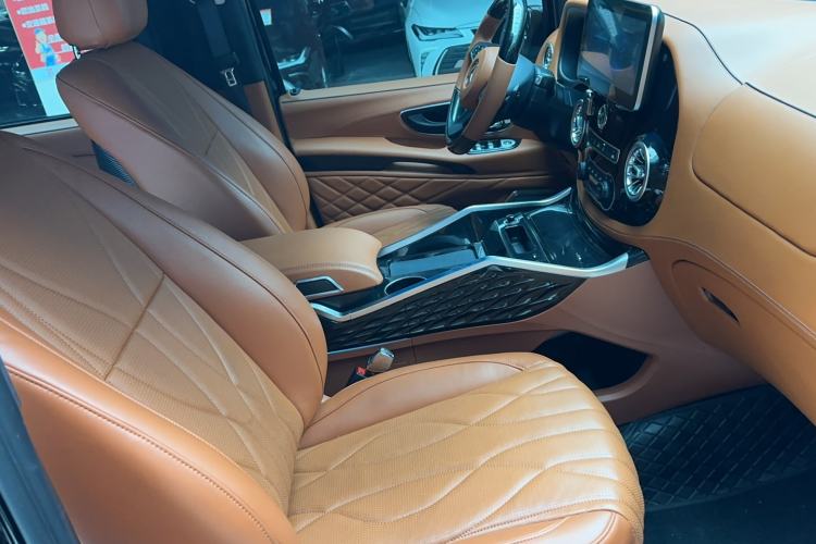 Used Mercedes-Benz Vito 2021 2.0T Elite Version 7 Seats Right Front Seat