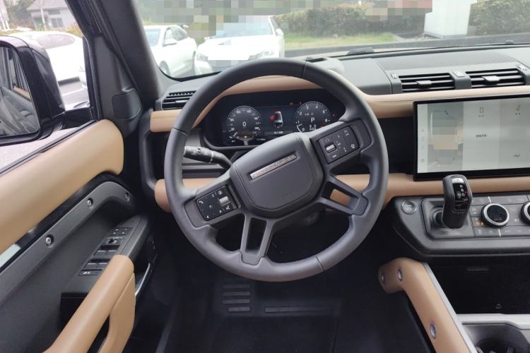 Used Land Rover Defender 2025 130 3.0T P400 Seven-Seat Luxury Edition Steering Wheel
