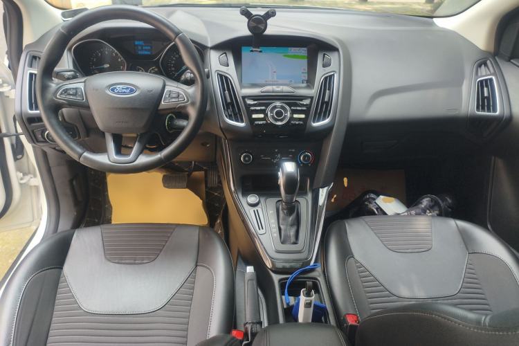 Used Ford Focus 2018 Sedan Classic 1.6L Automatic Trendy SmartDrive Edition Center Console