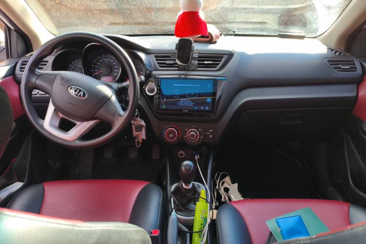 Used Kia K2 2012 Hatchback 1.4L MT Cool Edition Commemorative Model Center Console