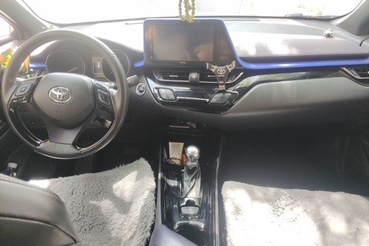 Used Toyota IZOA 2020 2.0L Yichi Version
