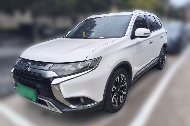 Used Mitsubishi Outlander 2019 2.4L 4x4 Zhi Xiang Edition 5 Seats China V Emission Standard