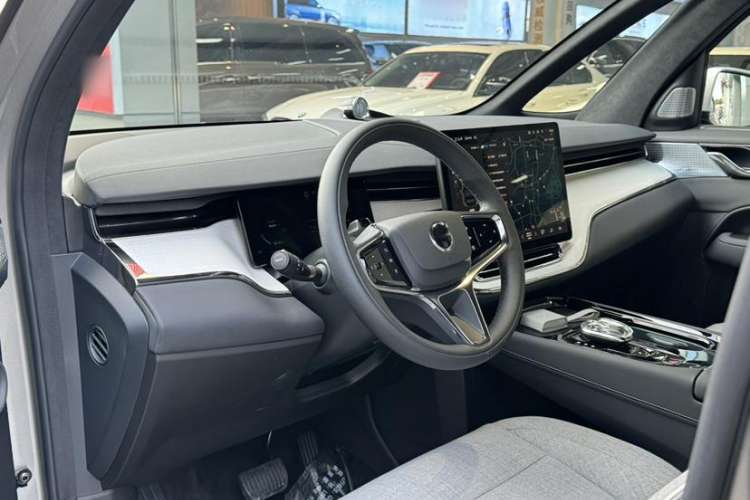 Used Volvo EM90 2025 Ultra Six-Seater
