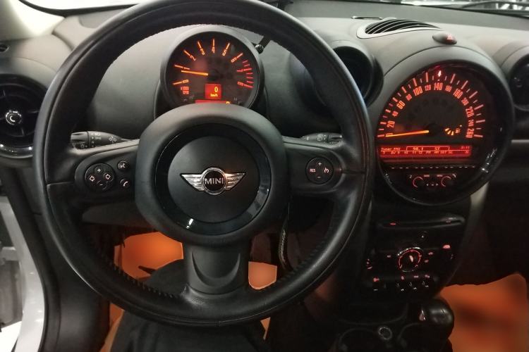 Used MINI Countryman 2016 1.6T COOPER ALL4 Fun Equipment Enthusiast Center Console