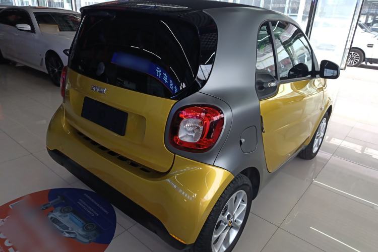Used smart fortwo 2018 1.0L 52kW Hardtop Dynamic Version China V Rear Right 45 Deg