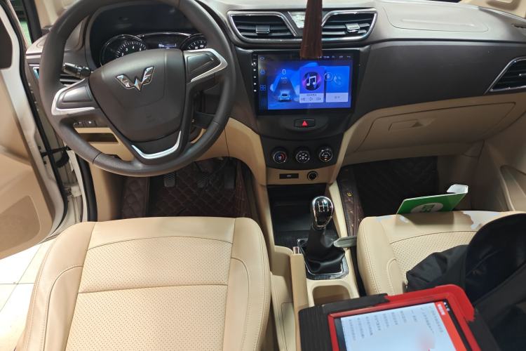 Used Wuling Hongguang 2015 1.5L S1 Comfort China V Standard Center Console