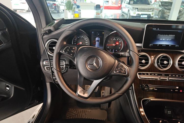 Used Mercedes-Benz GLC 2019 Facelift GLC 260 L 4MATIC Luxury Model Steering Wheel