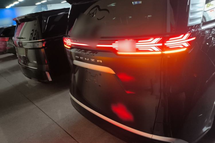 Used Denza D9 2023 DM-i 965 Luxury Model Exterior 4