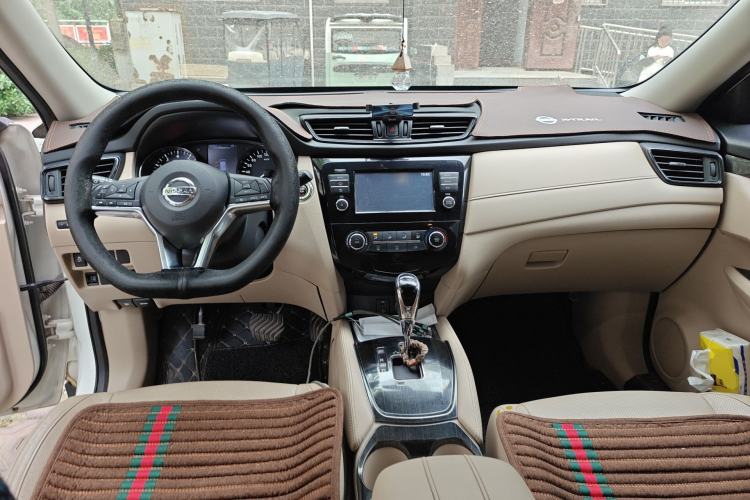 Used Nissan X-Trail 2017 2.0L CVT Comfort Edition 2WD Center Console