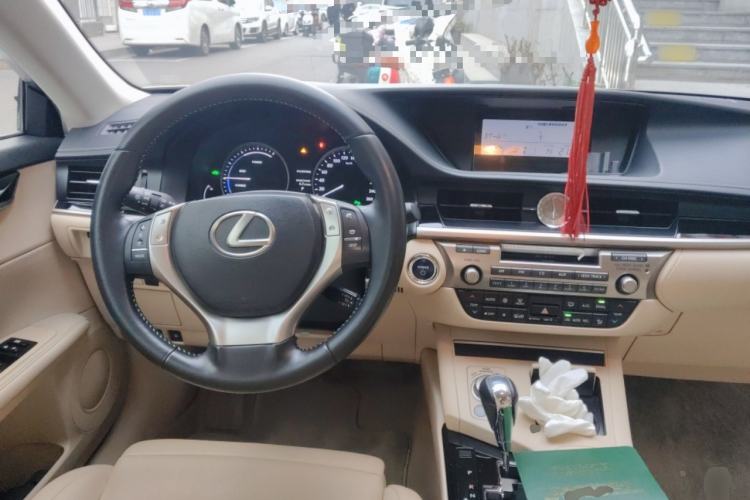 Used Lexus ES 2013 300h Elite Edition