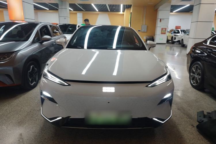 Used Geely Galaxy E8 2024 665 km Range Rear-Drive Starship Long-Range Version
