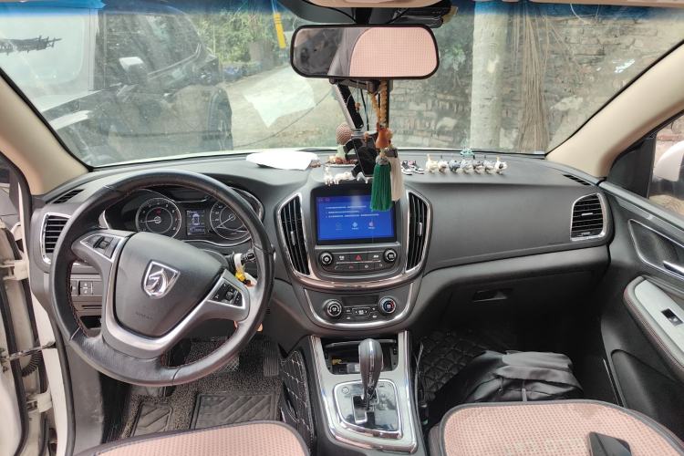 Used Baojun 560 2016 1.8L iAMT Luxury Model Center Console