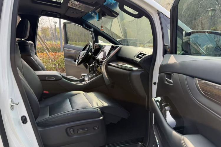 Used Toyota Vellfire 2023 Crown Dual-Engine 2.5L HV Ultimate Edition