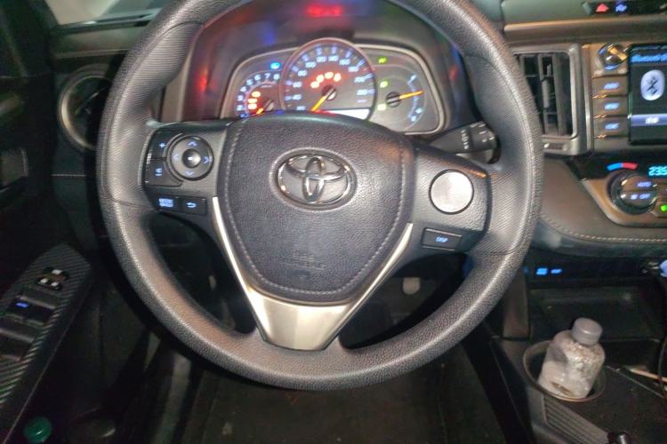 Used Toyota RAV4 2015 2.0L CVT Two-Wheel Drive Fashion Edition Steering Wheel