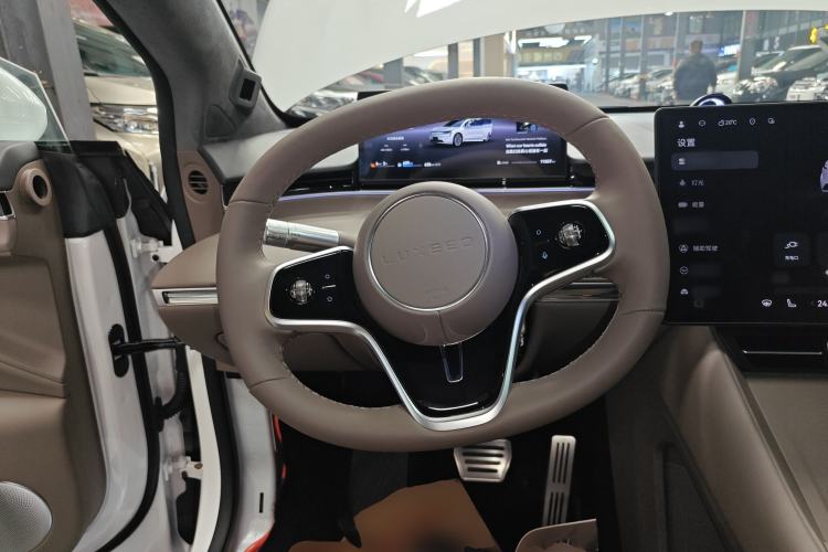 Used Hima Luxeed R7 2025 Range-Extended Version 251 km Max Steering Wheel