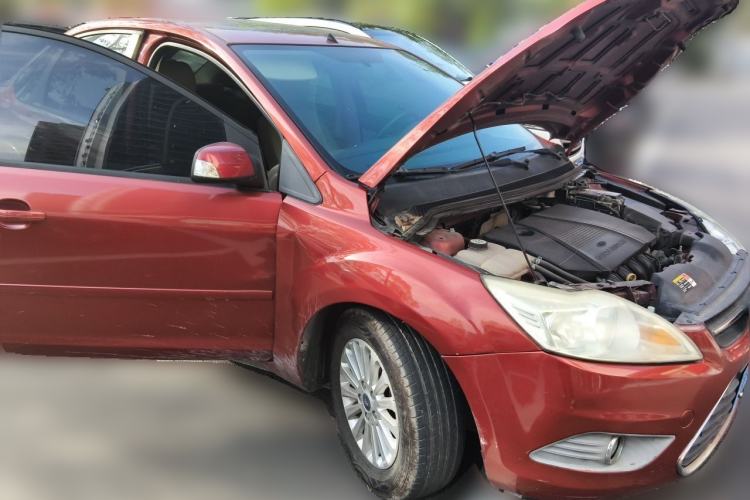Used Ford Focus 2013 Sedan Classic 1.8L Automatic Fashion Edition Front Right 45 Deg