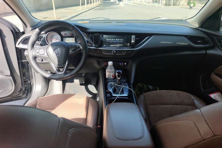 Used Buick Regal 2019 20T Elite Version China VI Standard Center Console