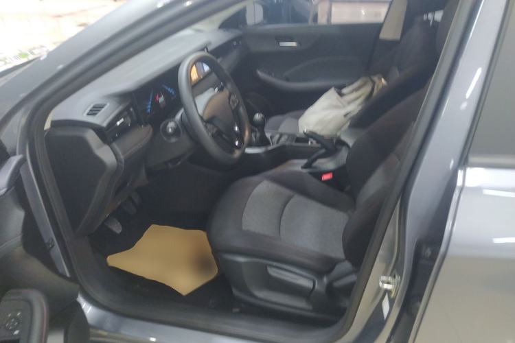 Used Roewe i5 2023 1.5L Manual Comfort Edition