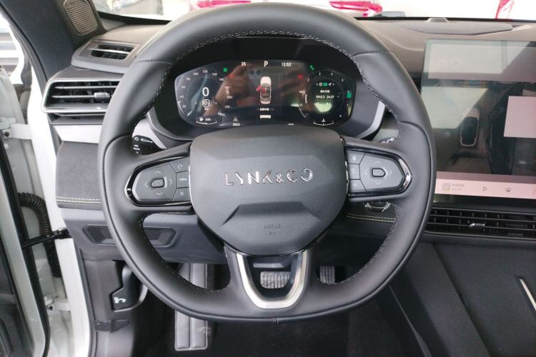 Used Lynk & Co 01 2025 2.0TD All-Wheel Drive Refreshed Pro Version Steering Wheel