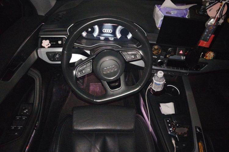 Used Audi A4L 2022 40 TFSI Luxury Dynamic Model Steering Wheel