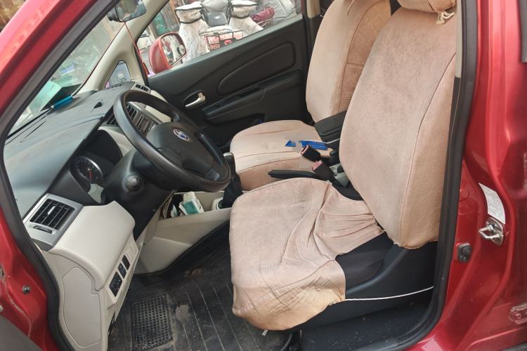 Used Venucia R50 2015 1.6L Manual Fashion Edition
