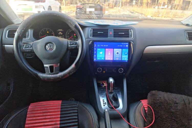 Used Volkswagen Sagitar 2012 1.4TSI Automatic Luxury Edition Center Console