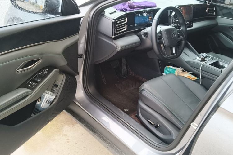 Used BYD Qin L 2025 DM-i Smart Drive 120KM Superior Model
