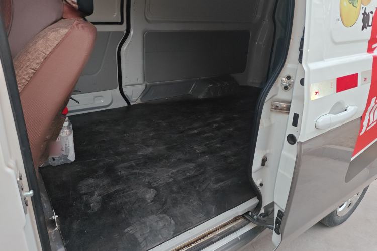 Used Jinbei New Hiace X30L 2023 1.5L Wealth Edition Van 2/5-Seater Air-Conditioned Model SWC15M