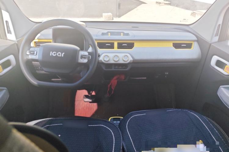 Used Chery QQ Ice Cream 2022 120km Milkshake Phosphate Lithium-Iron Center Console