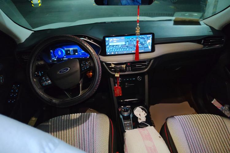 Used Ford Escape 2020 EcoBoost 245 Four-Wheel Drive Luxury Edition Center Console