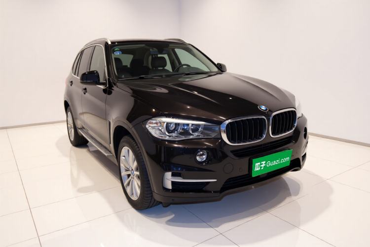 Used BMW X5 2014 xDrive35i Leading Model Front Right 45 Deg