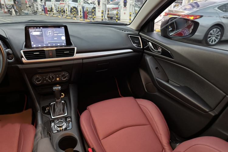 Used Mazda 3 Axela 2016 Sedan 1.5L Automatic Comfort Model
