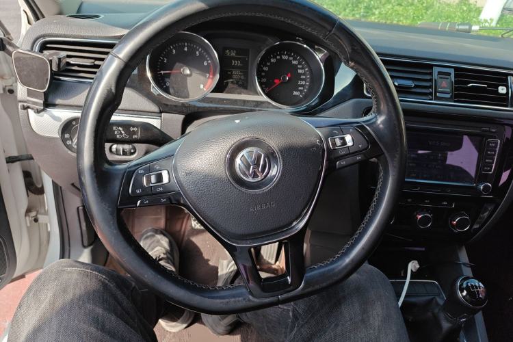 Used Volkswagen Sagitar 2015 1.6L Manual Comfort Model Steering Wheel