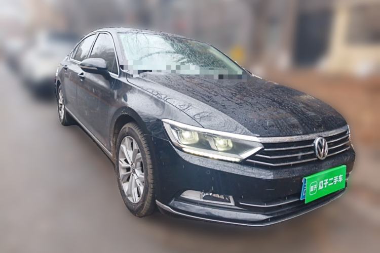 Used Volkswagen Magotan 2017 330TSI DSG Luxury Model Front Right 45 Deg