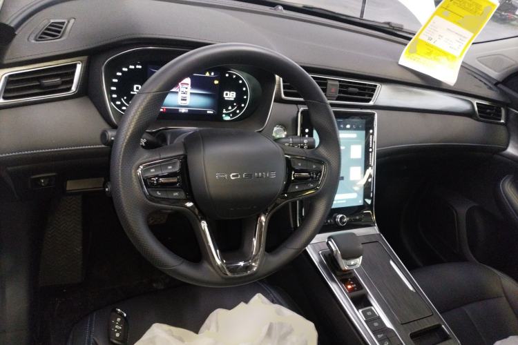 Used Roewe RX5 2025 PLUS 330TGI Automatic Trendsetting Smart Edition Center Console