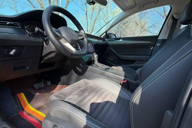 Used Volkswagen Magotan 2019 330TSI DSG Luxury Model China V Standard Interior 1