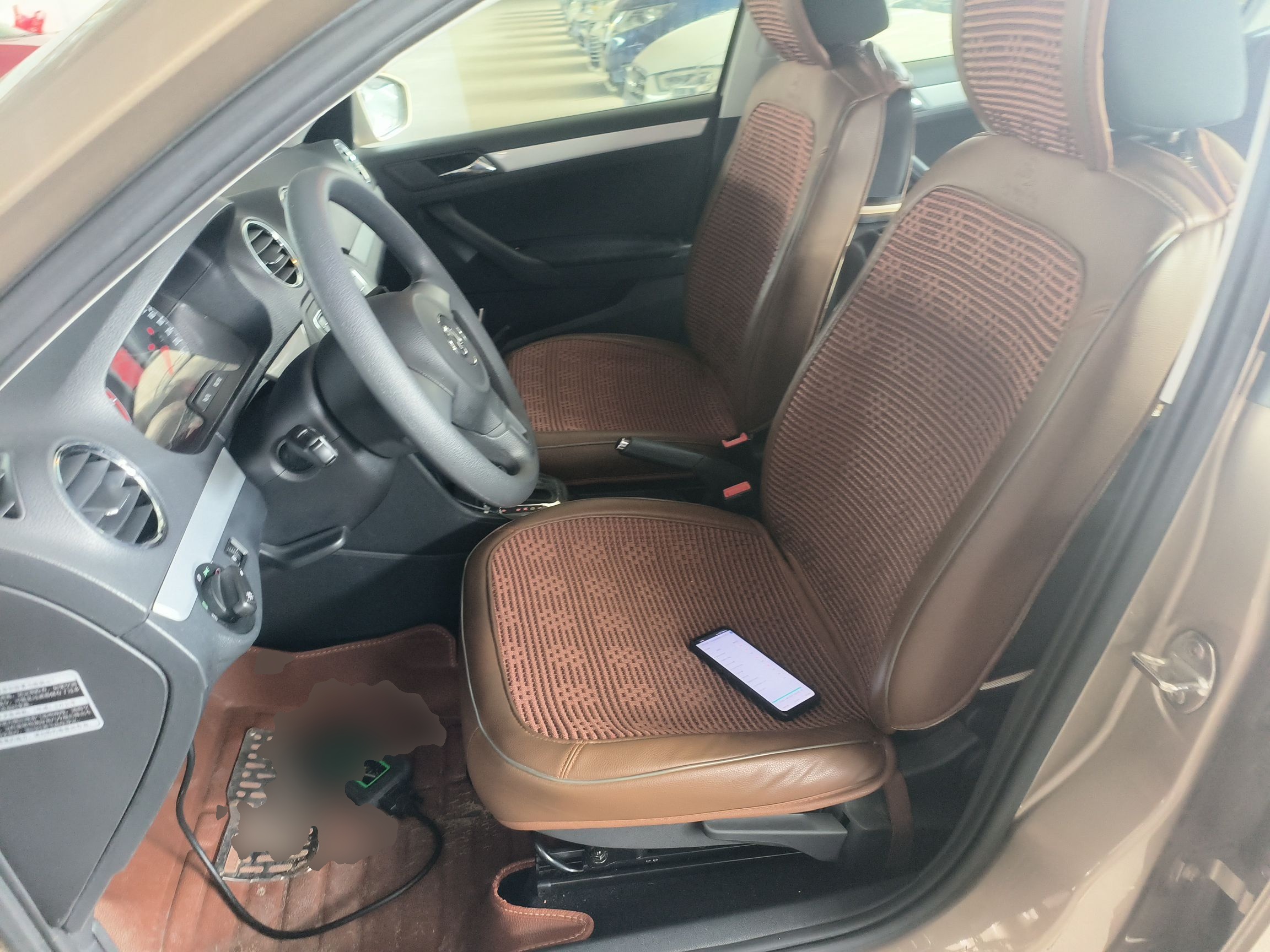 Переднее сиденье в автомобиле