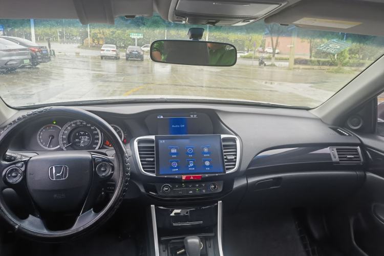 Used Honda Accord 2016 2.0L Comfort Edition Center Console