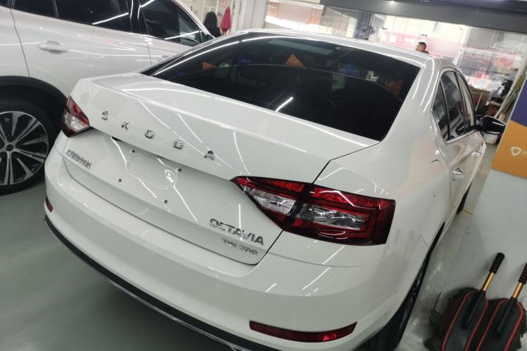 Used Skoda Octavia 2019 TSI230 DSG SmartDrive Luxury Edition China VI Rear Right 45 Deg