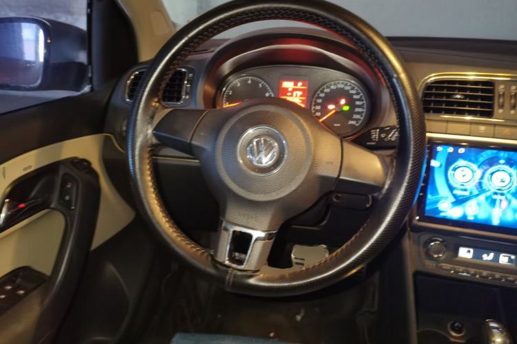 Used Volkswagen Polo 2012 1.6L Cross Polo Automatic Transmission Steering Wheel