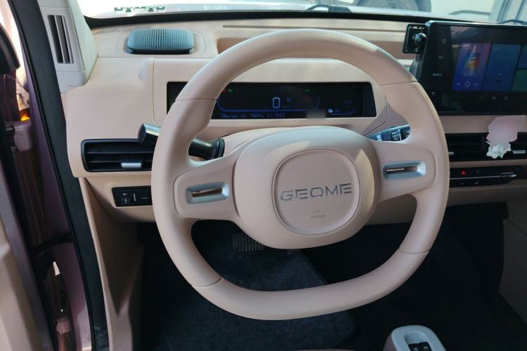 Used Geely Galaxy Panda 2024 Panda Mini 200km Endurance Bear Steering Wheel