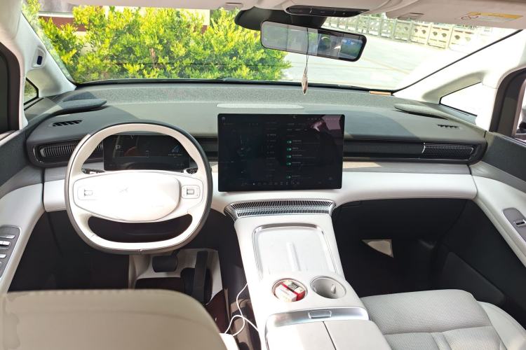 Used XPeng X9 2024 702 Ultra-Long Range Pro Center Console