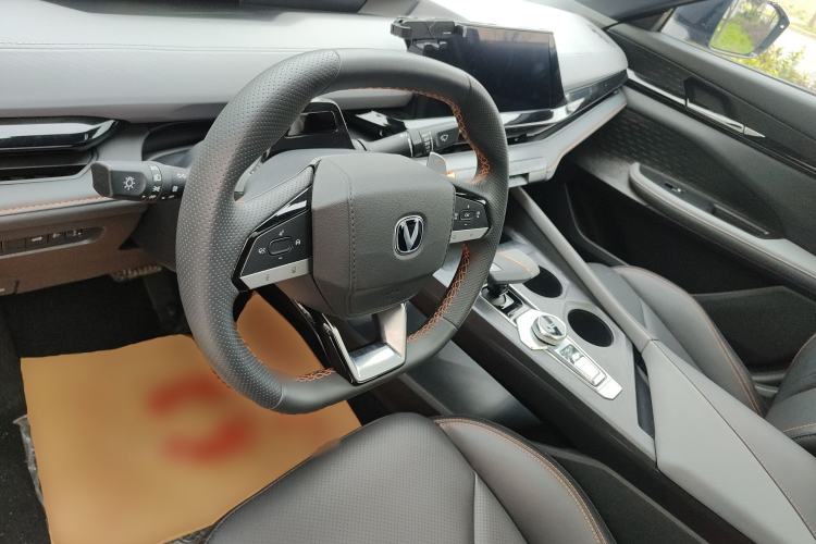 Used Changan UNI-V 2022 1.5T Prestige Version
