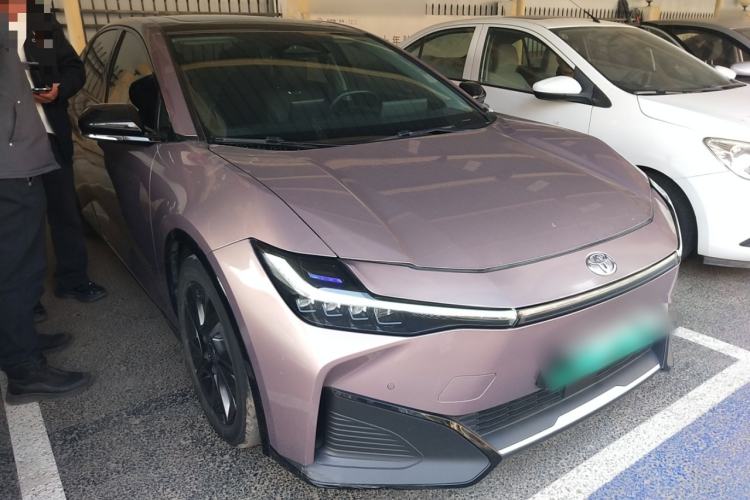 Used Toyota bZ3 2023 616 km Long-Range Premium Front Right 45 Deg